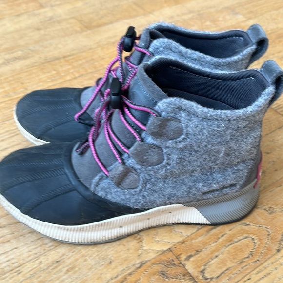 Sorel Out 'N About III Classic Felt Duck Boots, size 5 - Picture 3 of 5